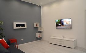 Kiraly Art Apartment